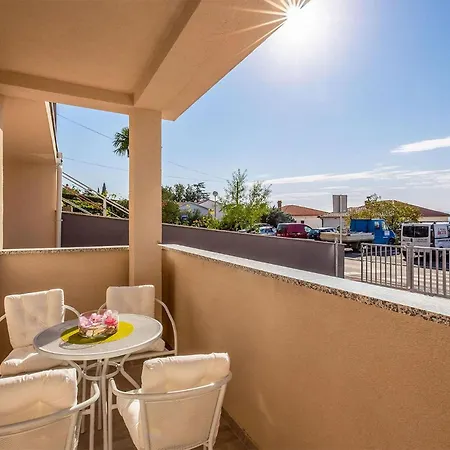 Apartment 2 Bedroom Beautiful In *