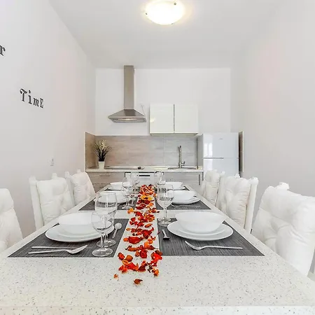 2 Bedroom Beautiful In Apartment