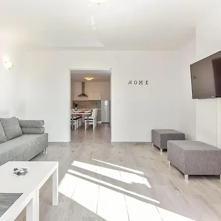 2 Bedroom Beautiful In Apartment