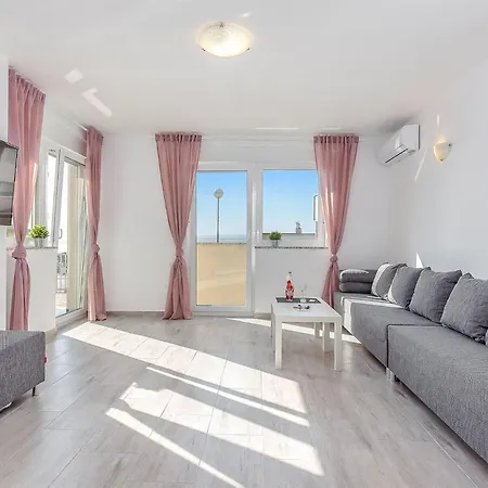 2 Bedroom Amazing In Apartment