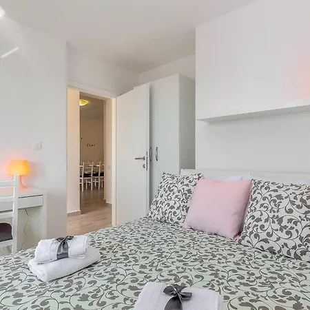 2 Bedroom Beautiful In *