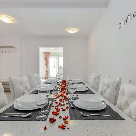 Apartment 2 Bedroom Amazing In
