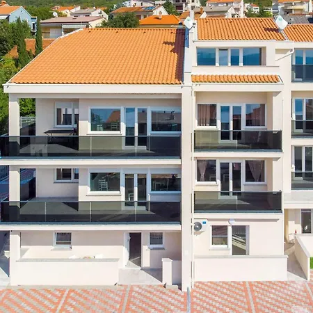 2 Bedroom Beautiful In *